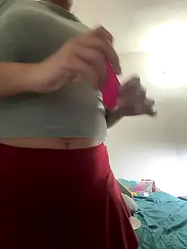 EmiliaCatalina – webcam model profile photo Image 6