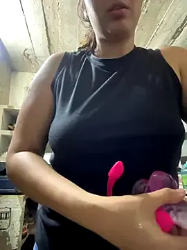 EmiliaCatalina – webcam model profile photo Image 7