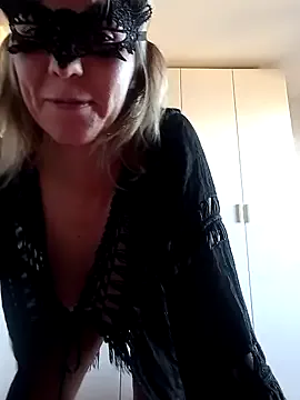 TastyTiffy – webcam model profile photo Image 19