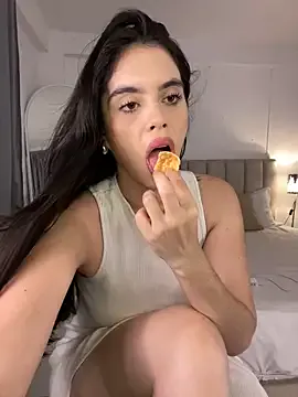 thanusi_2 – webcam model profile photo Image 6
