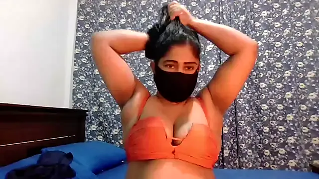 tiantian-26 – webcam model profile photo Image 6