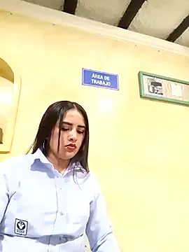 mc-Olivia – webcam model profile photo Image 7