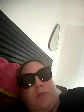 jacques_season – webcam model profile photo Image 14