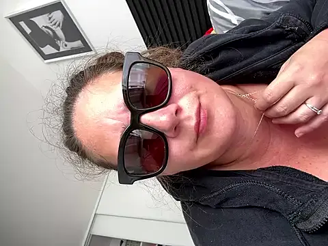 jacques_season – webcam model profile photo Image 6