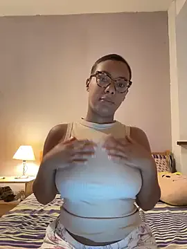 yesonee – webcam model profile photo Image 12