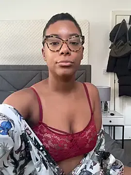 yesonee – webcam model profile photo Image 6