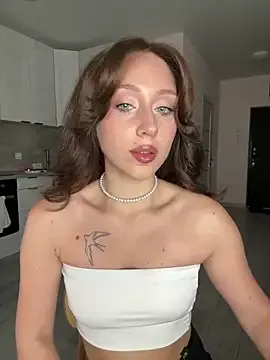 4U143 – webcam model profile photo Image 8