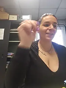 MilaRed69 – webcam model profile photo Image 2