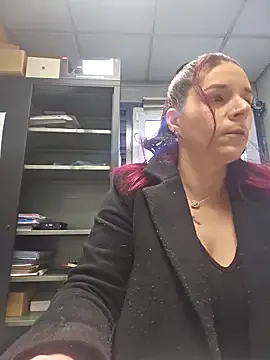 MilaRed69 – webcam model profile photo Image 3