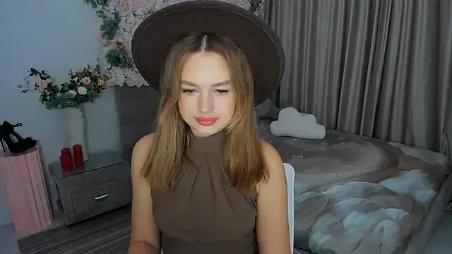 CloudyMist – webcam model profile photo Image 13