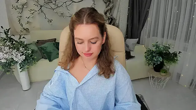 CloudyMist – webcam model profile photo Image 14