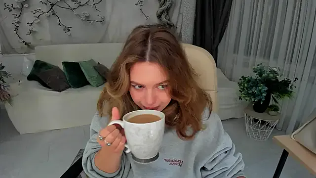 CloudyMist – webcam model profile photo Image 15