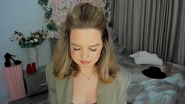 CloudyMist – webcam model profile photo Image 8