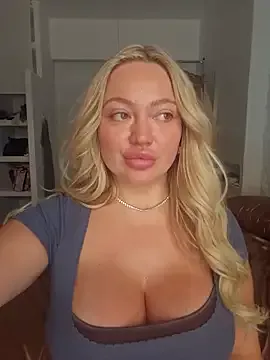 Cumonmme – webcam model profile photo Image 10