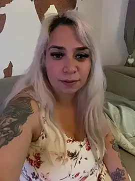 LeaLyenn – webcam model profile photo Image 10