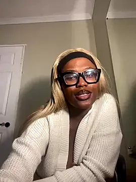 Nicoleevien – webcam model profile photo Image 3