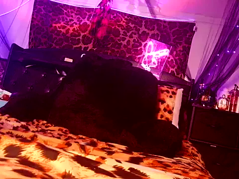 HotBella- – webcam model profile photo Image 19