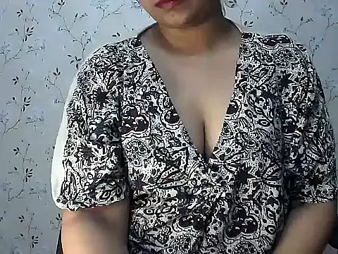 Camwithchlox – webcam model profile photo Image 14