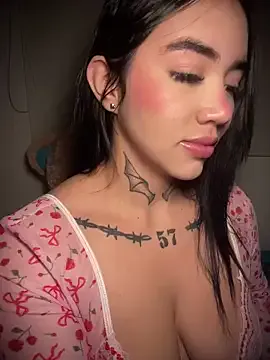 canikissyou_ – webcam model profile photo Image 17