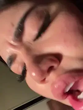 canikissyou_ – webcam model profile photo Image 6