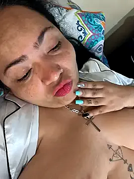 roouse – webcam model profile photo Image 17