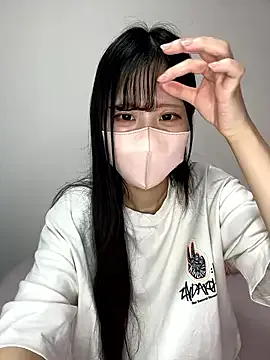 thanusi_2 – webcam model profile photo Image 9
