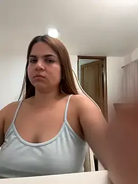 Alyshanon18 – webcam model profile photo Image 12