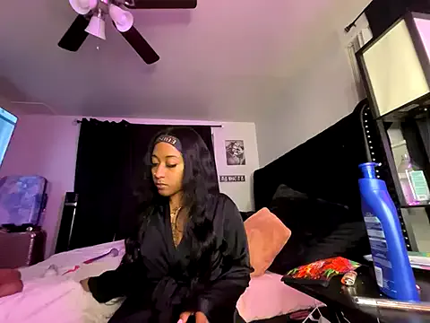 emiilycampbell – webcam model profile photo Image 12