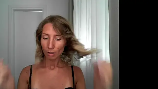 nina_b1um – webcam model profile photo Image 6
