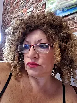 petiteluluxx – webcam model profile photo Image 5