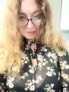 DollyTall – webcam model profile photo Image 10