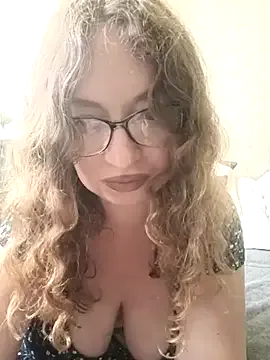 DollyTall – webcam model profile photo Image 5