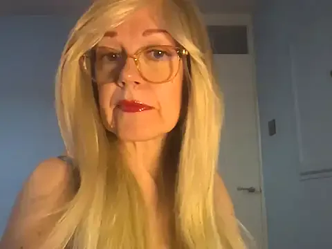 _Abril-Office1 – webcam model profile photo Image 11