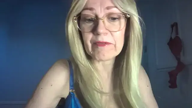 _Abril-Office1 – webcam model profile photo Image 5