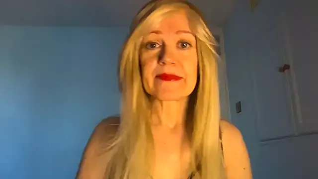 _Abril-Office1 – webcam model profile photo Image 9