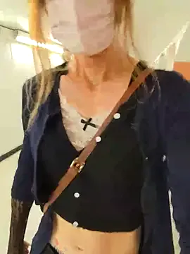 Rose_berry – webcam model profile photo Image 5