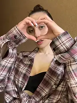 Polli_Kiss – webcam model profile photo