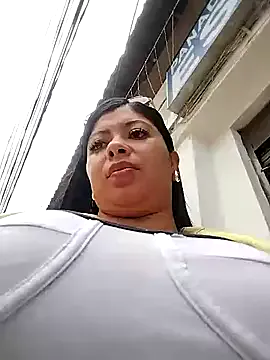 Sugarlina – webcam model profile photo Image 2
