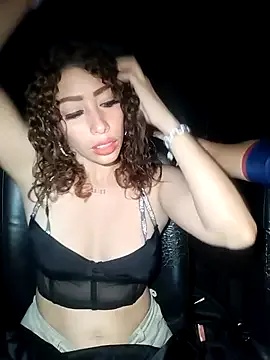 kira_mia – webcam model profile photo Image 3