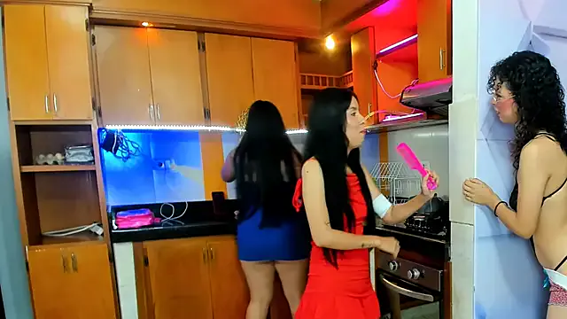 royalgirls_x Image 3