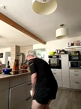 Lovebirdss – webcam model profile photo Image 2