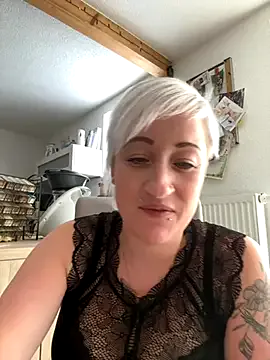 Lovebirdss – webcam model profile photo Image 4