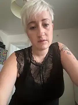 Lovebirdss – webcam model profile photo Image 5