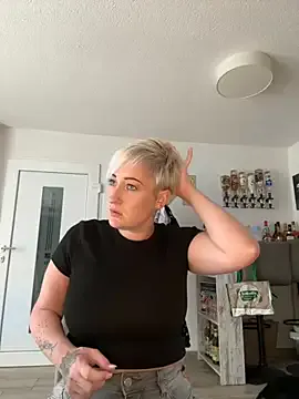 Lovebirdss – webcam model profile photo Image 6