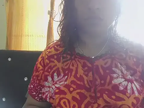 V-Hot-Sweti – webcam model profile photo Image 9