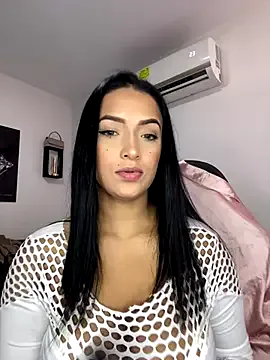 SLZAARA – webcam model profile photo Image 2