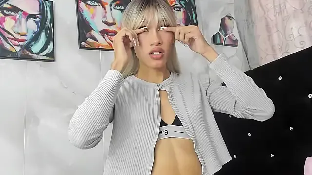 RosaliaVicky – webcam model profile photo Image 9