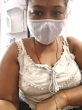 thanusi_2 – webcam model profile photo Image 12