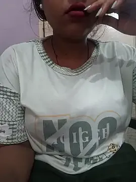 thanusi_2 – webcam model profile photo Image 13