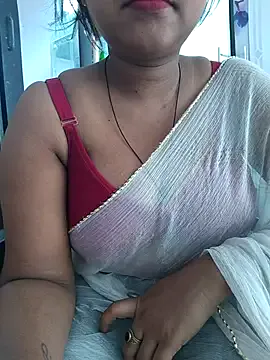 thanusi_2 – webcam model profile photo Image 15